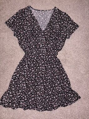 Women's Black Floral V-Neck Short Sleeve Dress